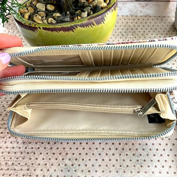 Safe Keeper Double Zipper Wrap Wristlet Wallet, Floral, Faux Leather NWOT Nice - Picture 8 of 8
